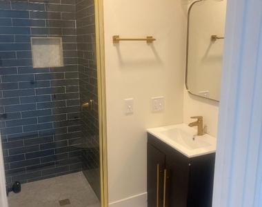 944 N Damen Ave - Photo Thumbnail 11
