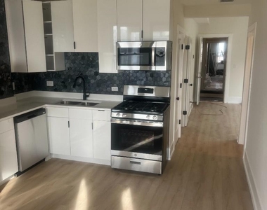944 N Damen Ave - Photo Thumbnail 2