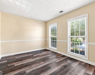 964 Bexhill Drive - Photo Thumbnail 3