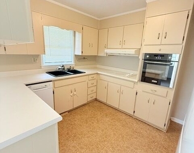 1204 Edgewood Drive - Photo Thumbnail 2