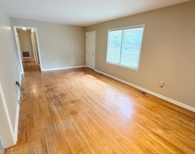 1204 Edgewood Drive - Photo Thumbnail 3