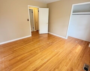 1204 Edgewood Drive - Photo Thumbnail 4