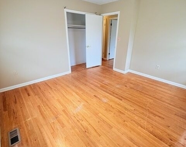 1204 Edgewood Drive - Photo Thumbnail 6