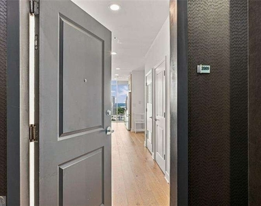 950 W Peachtree Street Nw - Photo Thumbnail 1