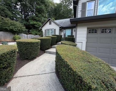 807 Arbor Forest Place Sw - Photo Thumbnail 2