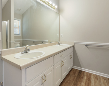 215 Cambridge Way - Photo Thumbnail 13