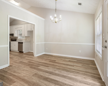 215 Cambridge Way - Photo Thumbnail 4