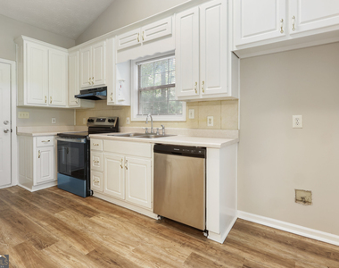 215 Cambridge Way - Photo Thumbnail 6