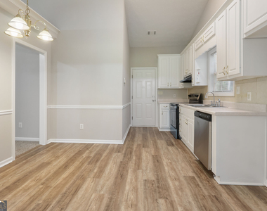 215 Cambridge Way - Photo Thumbnail 5