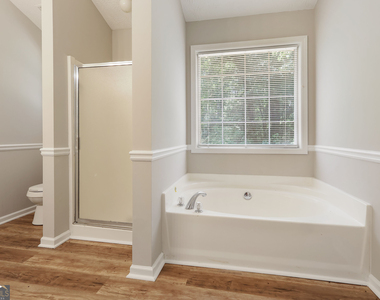215 Cambridge Way - Photo Thumbnail 12