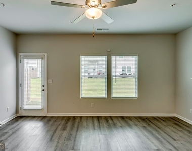11697 Mendenhall Court - Photo Thumbnail 5