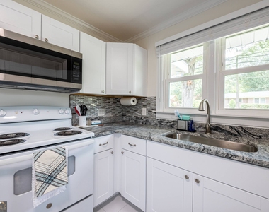 478 E Johnson Street - Photo Thumbnail 9