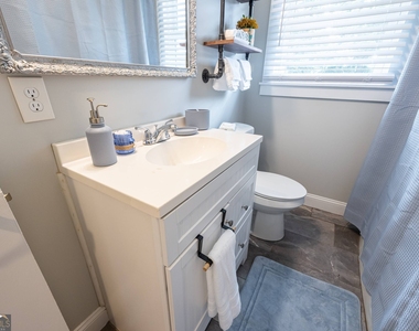 478 E Johnson Street - Photo Thumbnail 20
