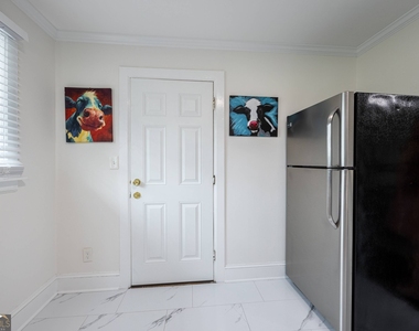478 E Johnson Street - Photo Thumbnail 12