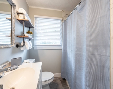 478 E Johnson Street - Photo Thumbnail 21