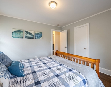 478 E Johnson Street - Photo Thumbnail 16