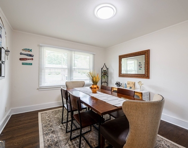 478 E Johnson Street - Photo Thumbnail 3
