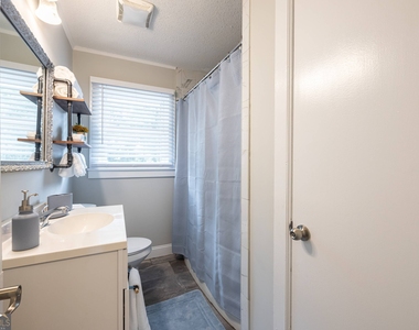 478 E Johnson Street - Photo Thumbnail 19