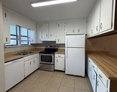 102 Inlet Reach Circle - Photo Thumbnail 9