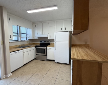 102 Inlet Reach Circle - Photo Thumbnail 2
