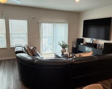 5542 Plain Field Lane - Photo Thumbnail 4