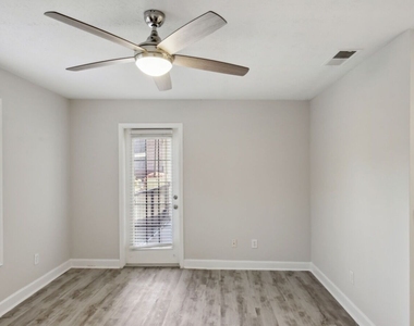 100 Pinhurst Drive - Photo Thumbnail 8