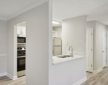 100 Pinhurst Drive - Photo Thumbnail 2