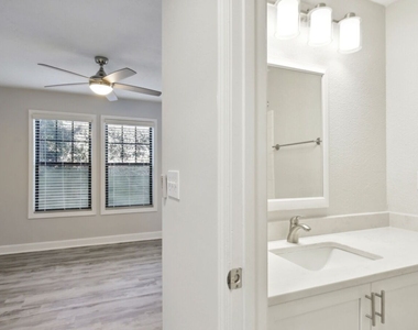 100 Pinhurst Drive - Photo Thumbnail 10