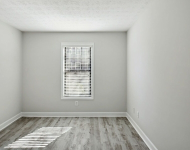 100 Pinhurst Drive - Photo Thumbnail 7