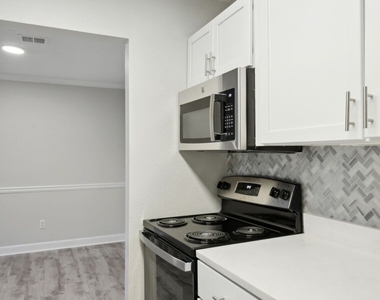 100 Pinhurst Drive - Photo Thumbnail 1