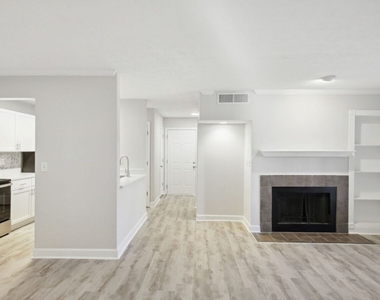 100 Pinhurst Drive - Photo Thumbnail 4