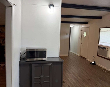 153 Commerce Lane - Photo Thumbnail 6