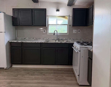 153 Commerce Lane - Photo Thumbnail 5