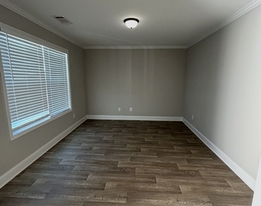 2214 Savannah Drive - Photo Thumbnail 4