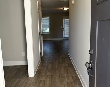 2214 Savannah Drive - Photo Thumbnail 3