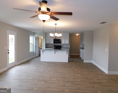 2214 Savannah Drive - Photo Thumbnail 5