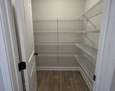 2214 Savannah Drive - Photo Thumbnail 7