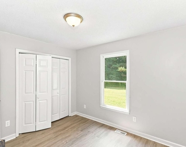 345 Bomar Lane - Photo Thumbnail 11
