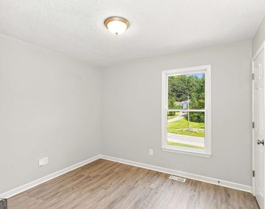 345 Bomar Lane - Photo Thumbnail 10