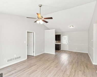 345 Bomar Lane - Photo Thumbnail 4