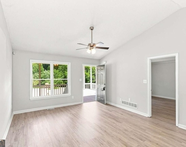 345 Bomar Lane - Photo Thumbnail 5