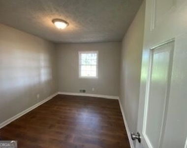 69 Thurmond Road Ne - Photo Thumbnail 15