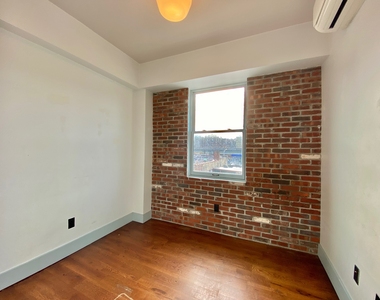 31 Brooklyn Avenue - Photo Thumbnail 5