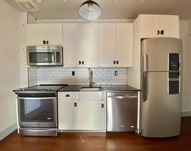 31 Brooklyn Avenue - Photo Thumbnail 3