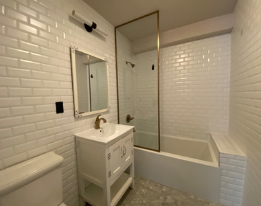 31 Brooklyn Avenue - Photo Thumbnail 4