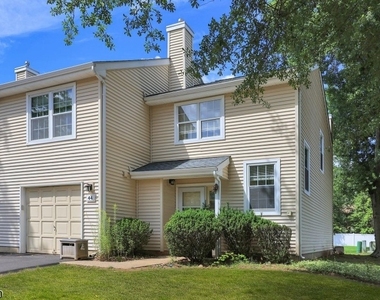 44 Whitby Cir - Photo Thumbnail 3