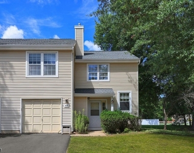 44 Whitby Cir - Photo Thumbnail 1