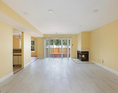 44 Whitby Cir - Photo Thumbnail 6