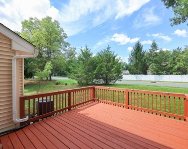 44 Whitby Cir - Photo Thumbnail 9