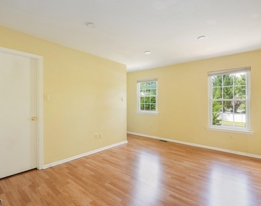 44 Whitby Cir - Photo Thumbnail 24